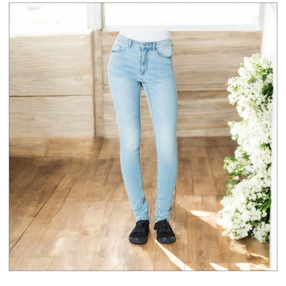 EightyOne High Rise Button Fly Jegging Light Wash Blue Jeans Stretch Sz 0 NWOT